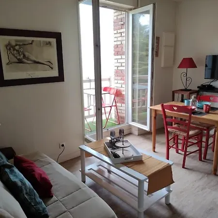 Pleine Vue Au Bord De La *